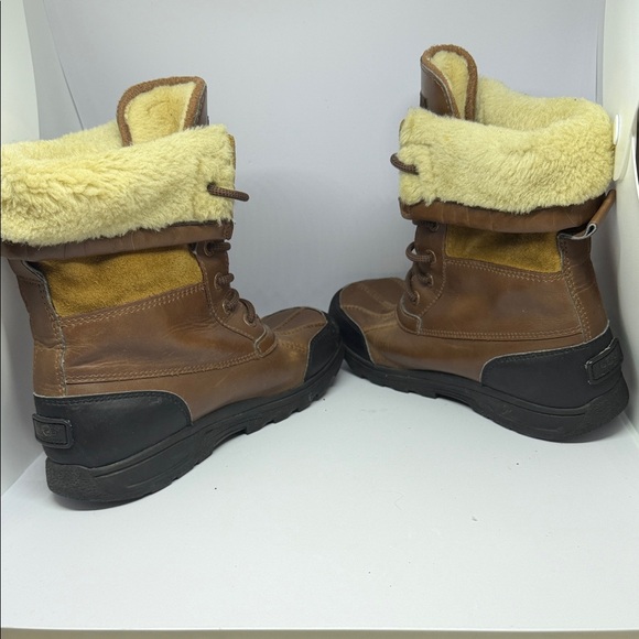 UGG Womens Brown Leather Snow Boots - Picture 4 of 5